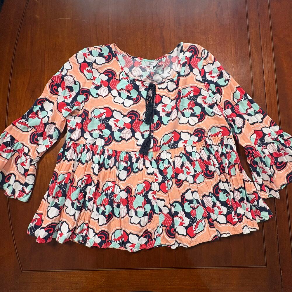Crown & Ivy Top Size Large